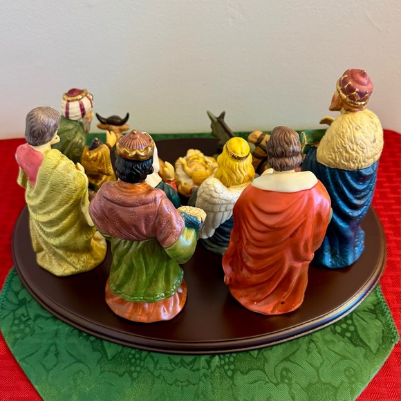 Vintage 12pc Porcelain Nativity Set - Picture 3 of 4